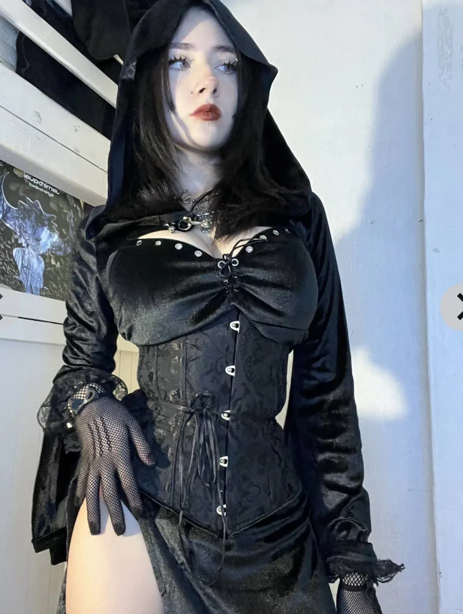 Nao Esparragoza photo 11 — Caucasian, Cosplayer, Digital Creator, Gamer, Influencer, TikTok Star