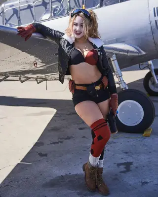 Naomi Kyle photo 1 — Canadian, Brown