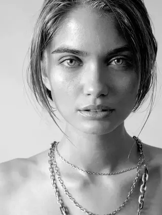 Natalie Morris photo 9 — Slim, Green