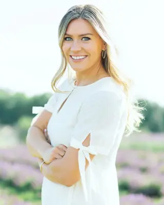 Natalie Spooner photo 5 — Caucasian, Sportswoman: Hockey Player