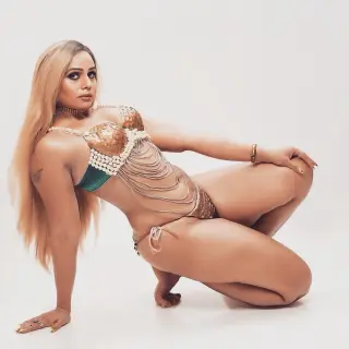 Neha Vyas photo 21 — Chubby, Brown
