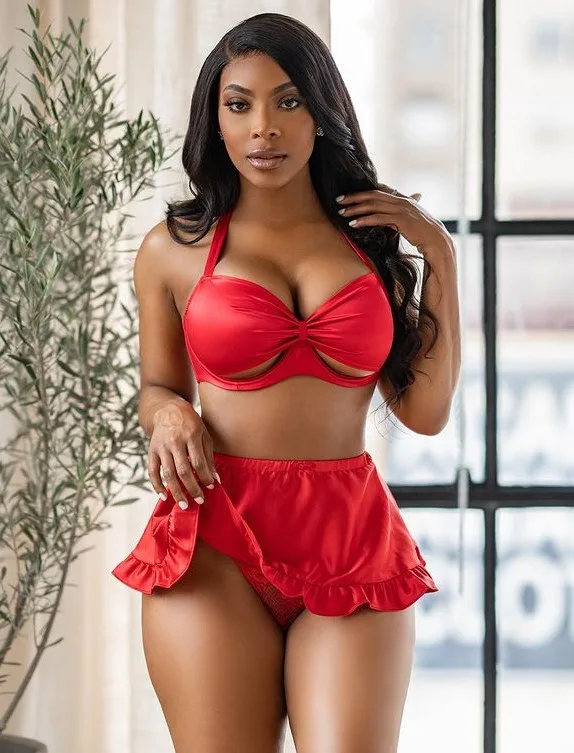 Neish Michelle photo 18 — Business Woman, Glamour Model, American