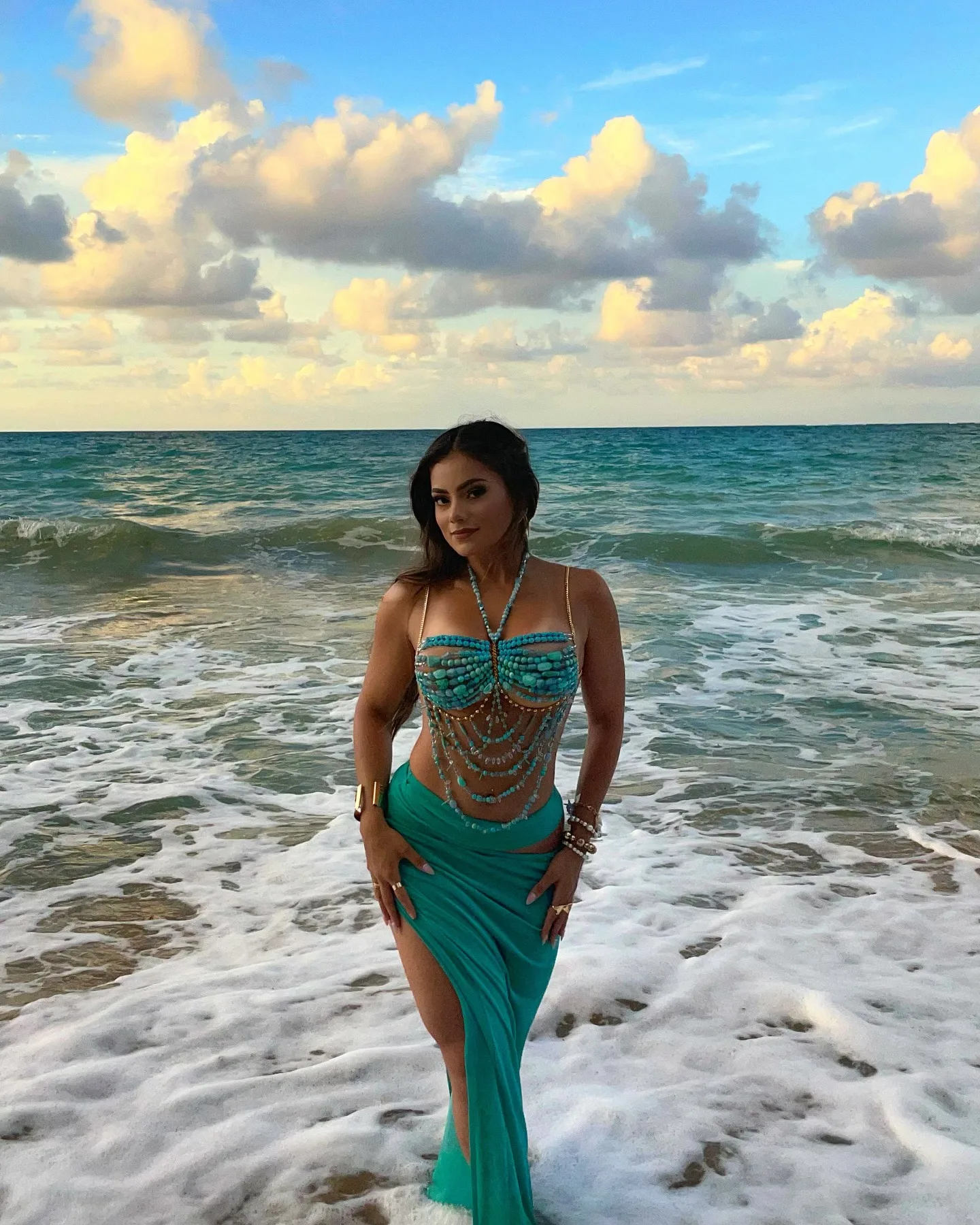 Neli Hernandez photo 19 — Mexican, Brown