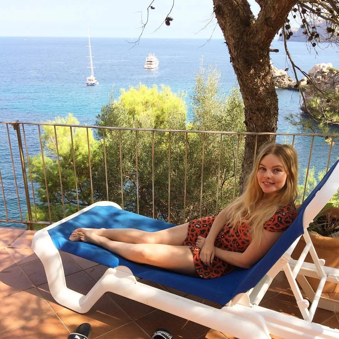 Nell Hudson photo 18 — Actress, British