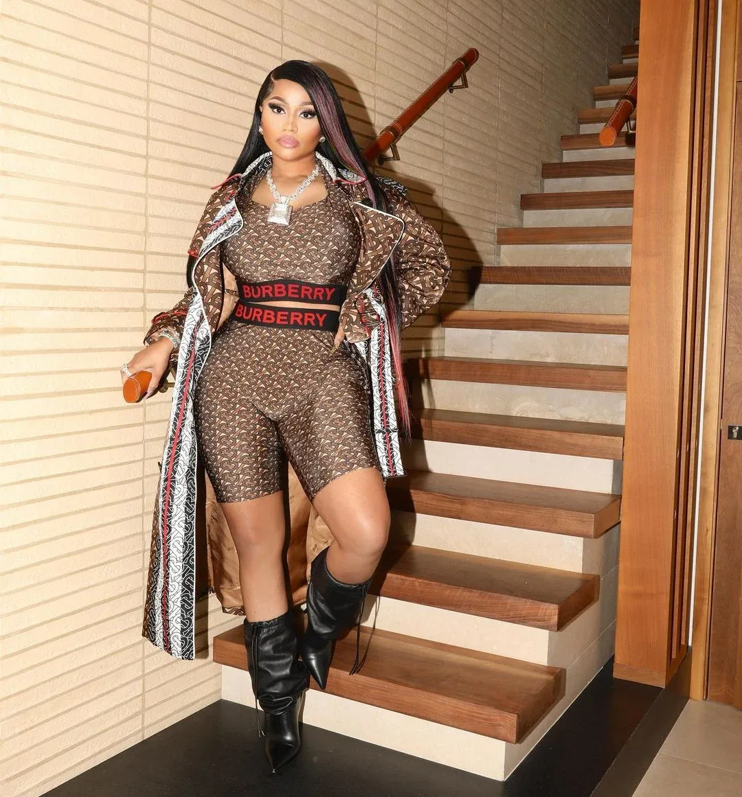 Nicki Minaj photo 14 — Black, Average