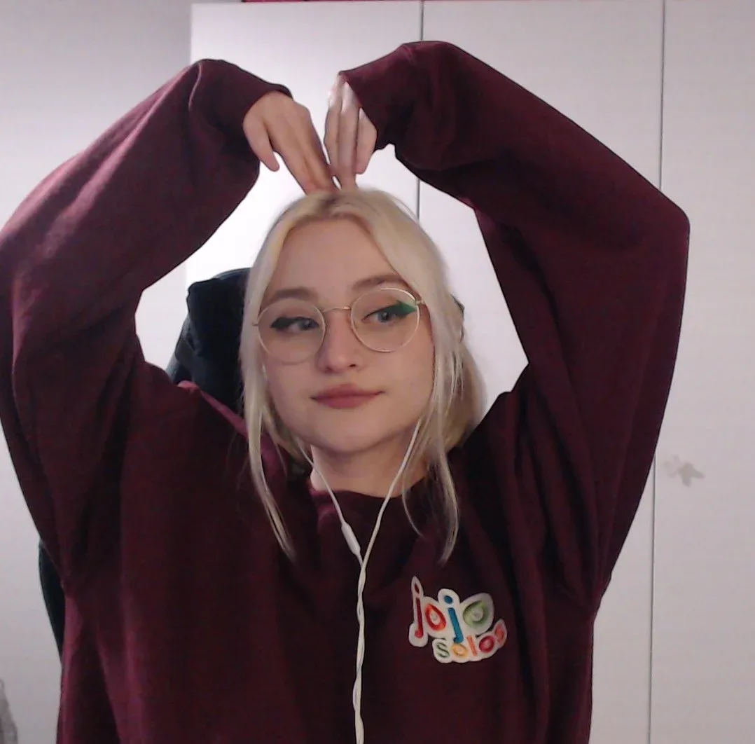 Nihachu photo 2 — Blonde, Average