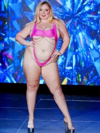 Niki Peacock photo 13 — American, Blonde
