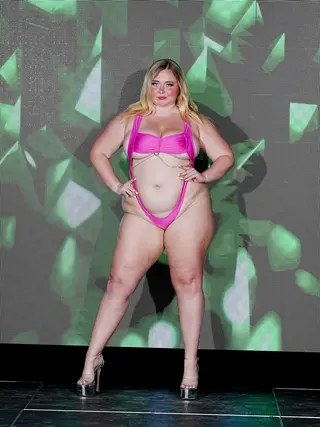 Niki Peacock photo 14 — Blonde, BBW