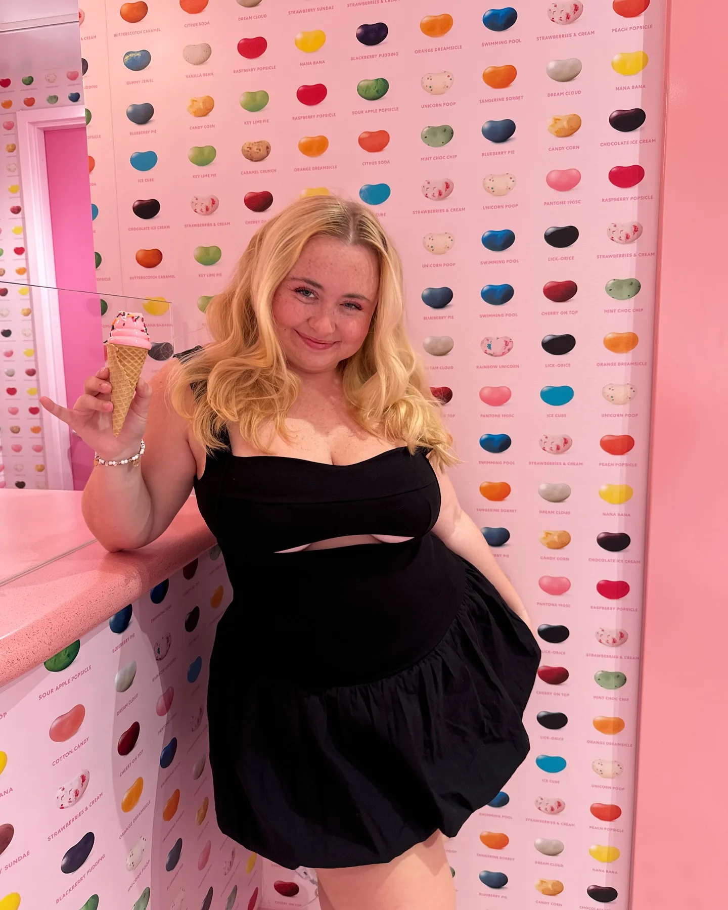 Niki Peacock photo 8 — Blonde, BBW