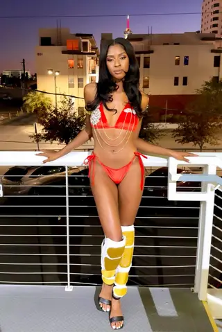 Nikyah Travis photo 11 — American, Brown