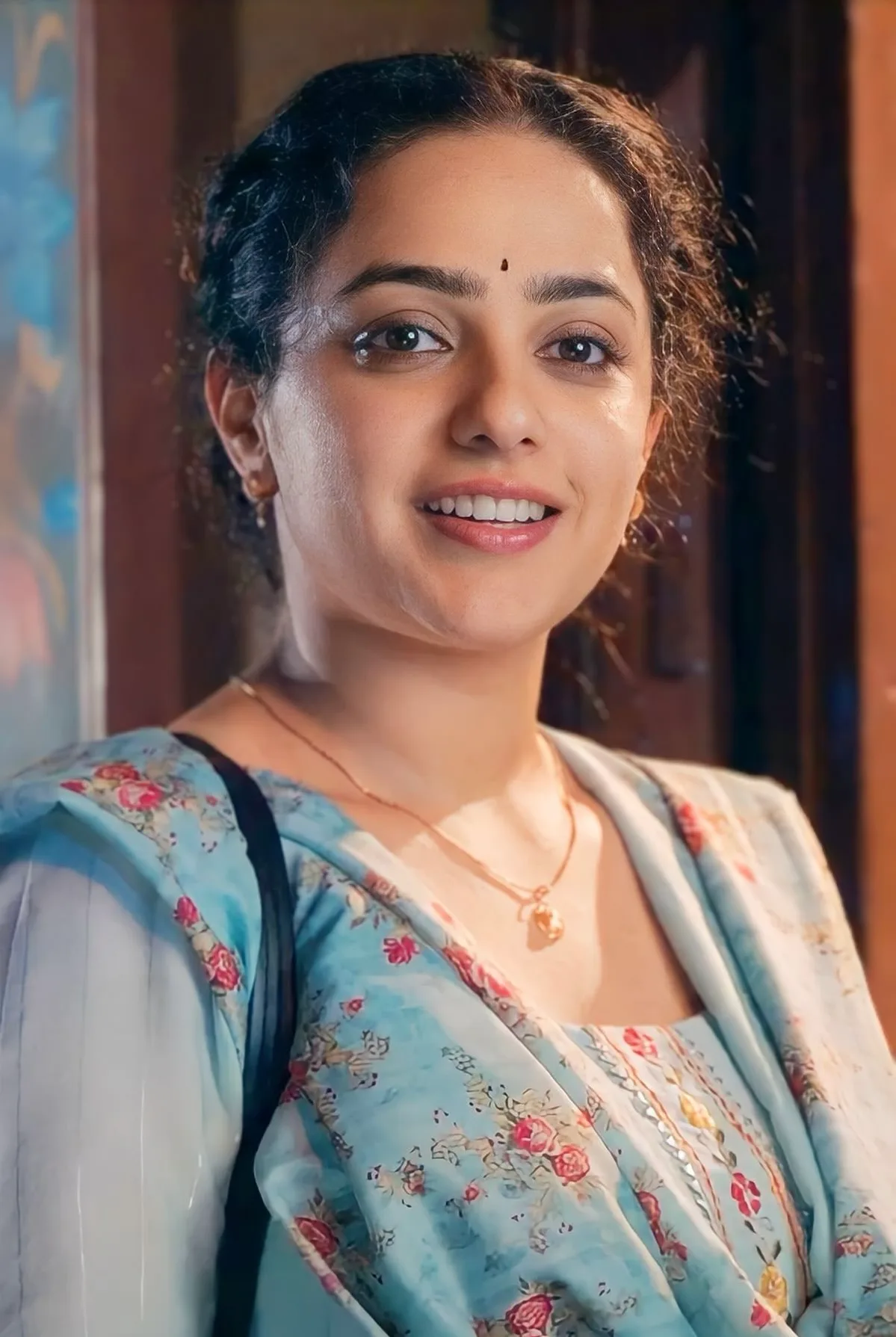Nithya  Menen photo 4 — Brown, Asian