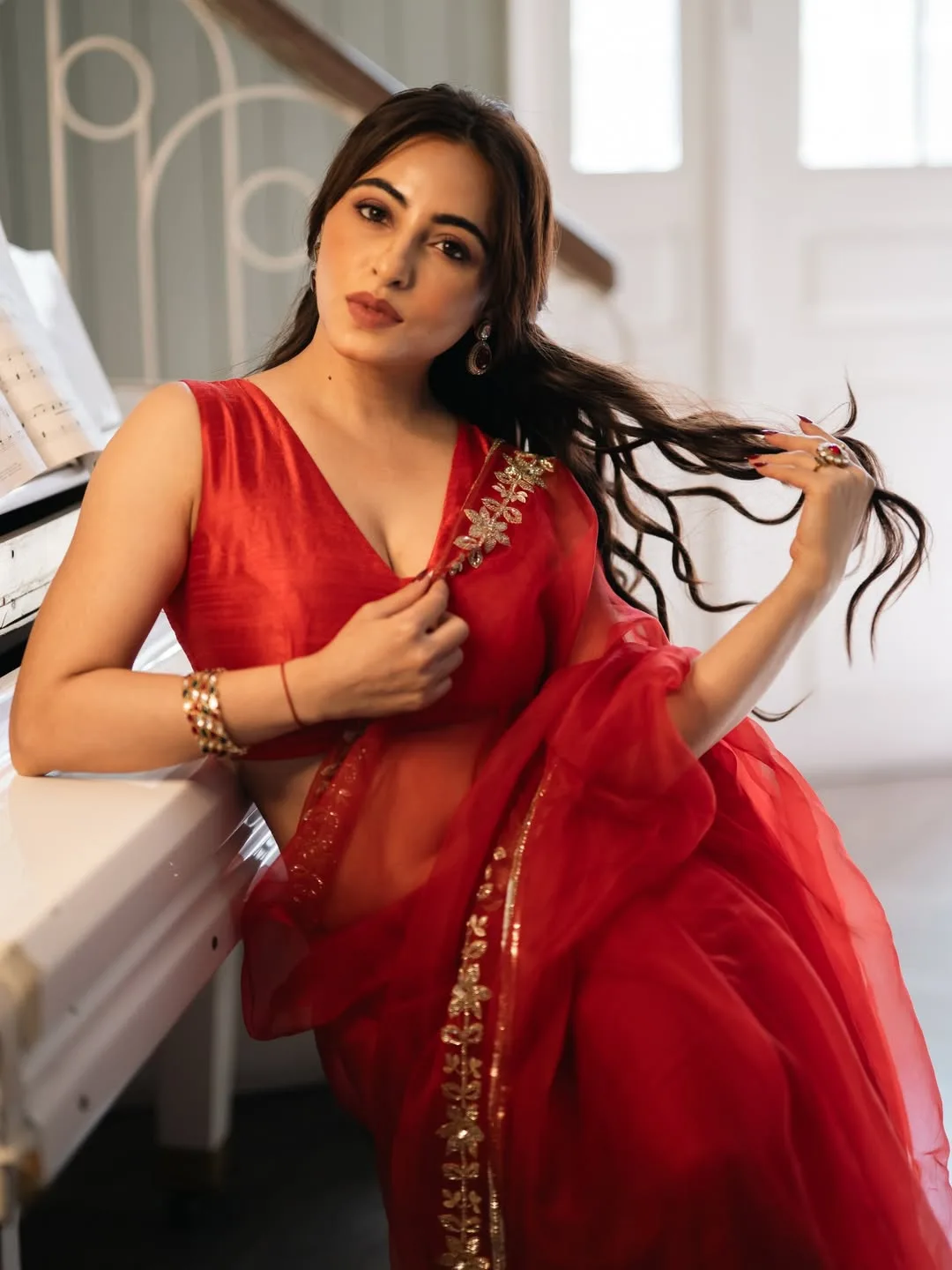 Niyati Fatnani photo 18 — Actress, Glamour Model, Music Video / Commercial Dancer, Indian