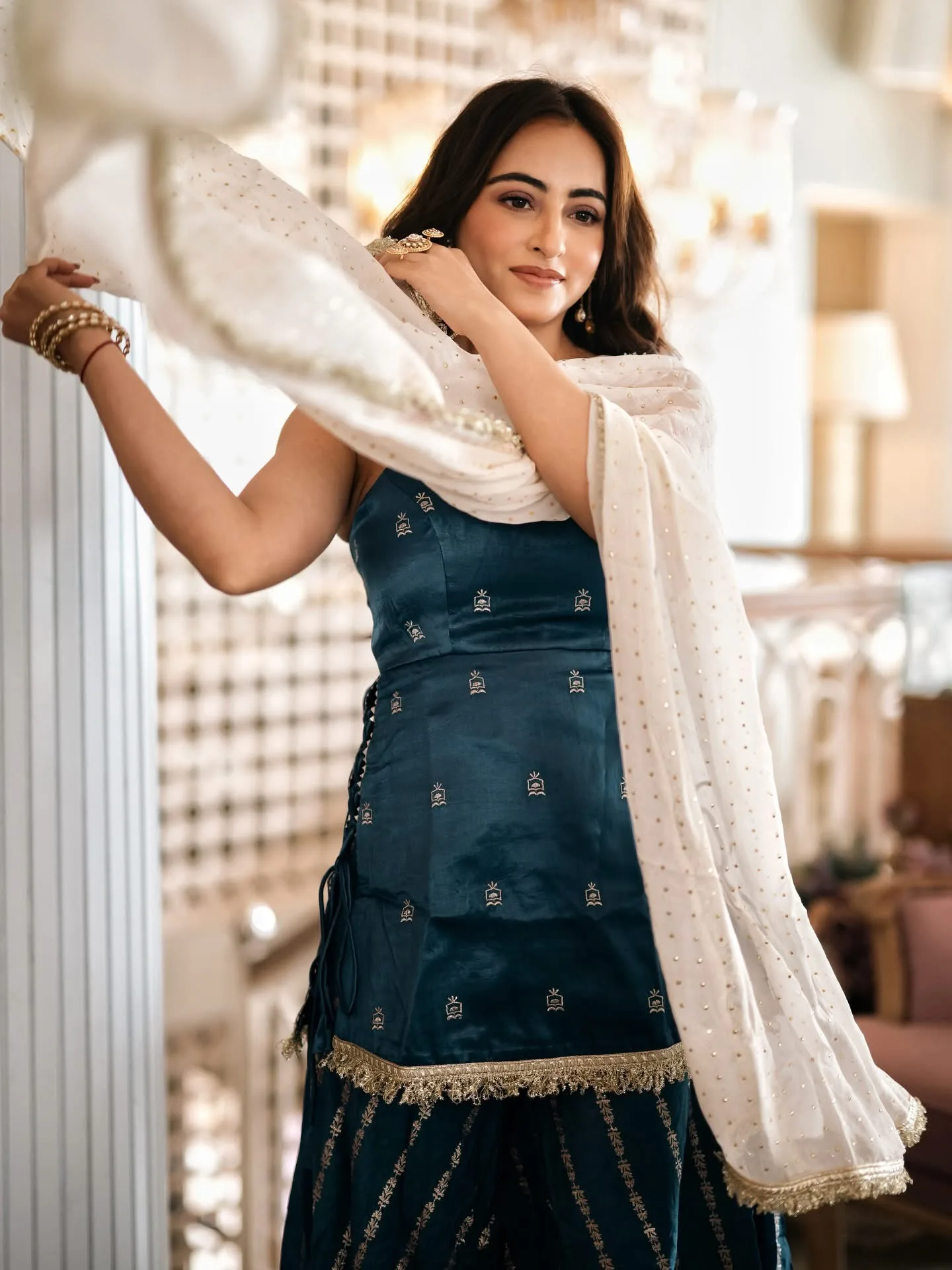 Niyati Fatnani photo 9 — Slim, Brown