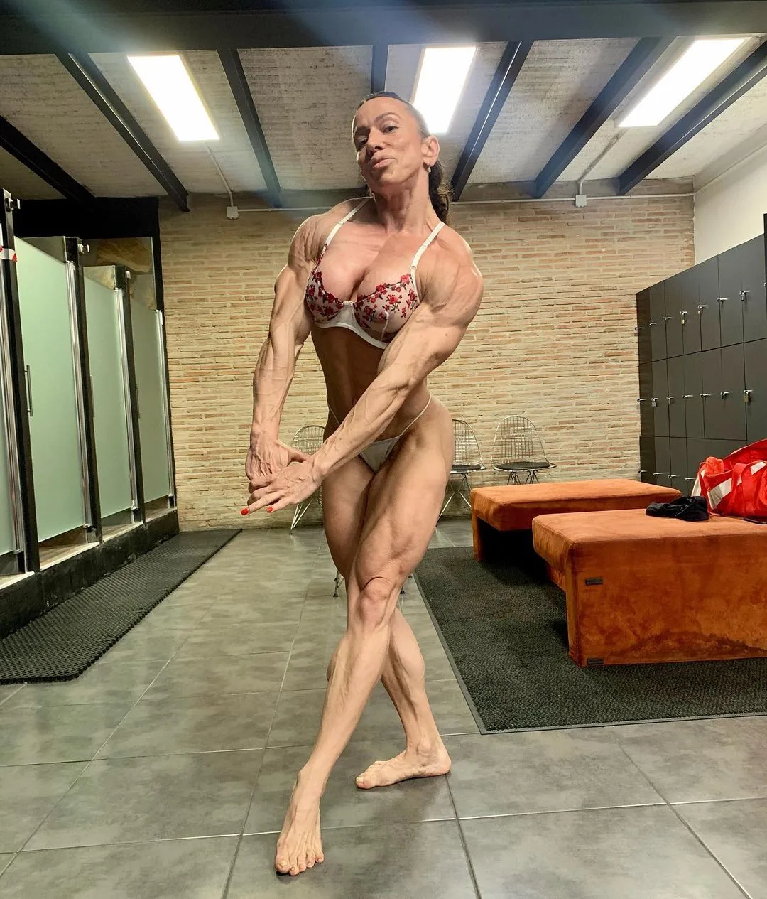Oana Marinescu photo 13 — Romanian, Caucasian