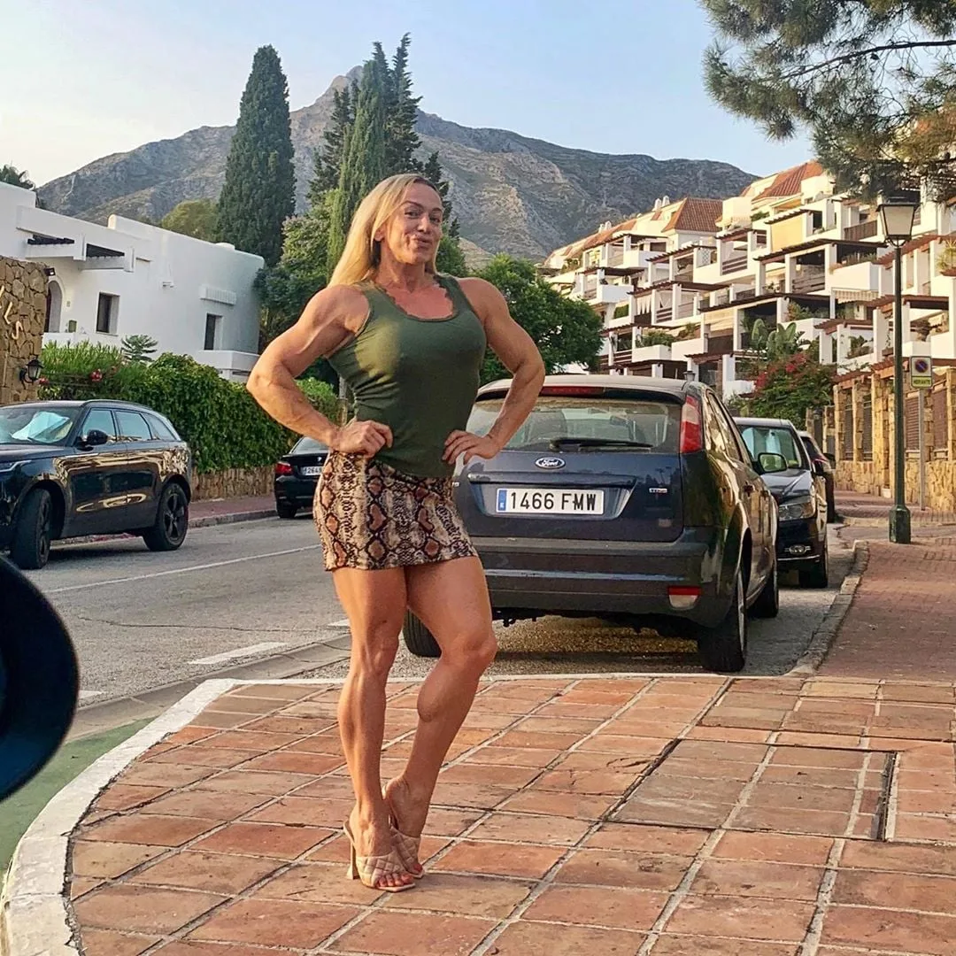 Oana Marinescu photo 7 — Romanian, Caucasian