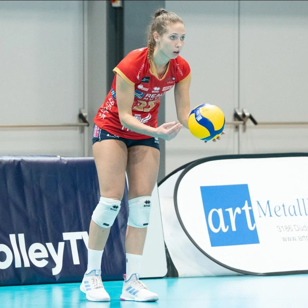 Ofelia Malinov photo 7 — Caucasian, Sportswoman: Volleyball Player