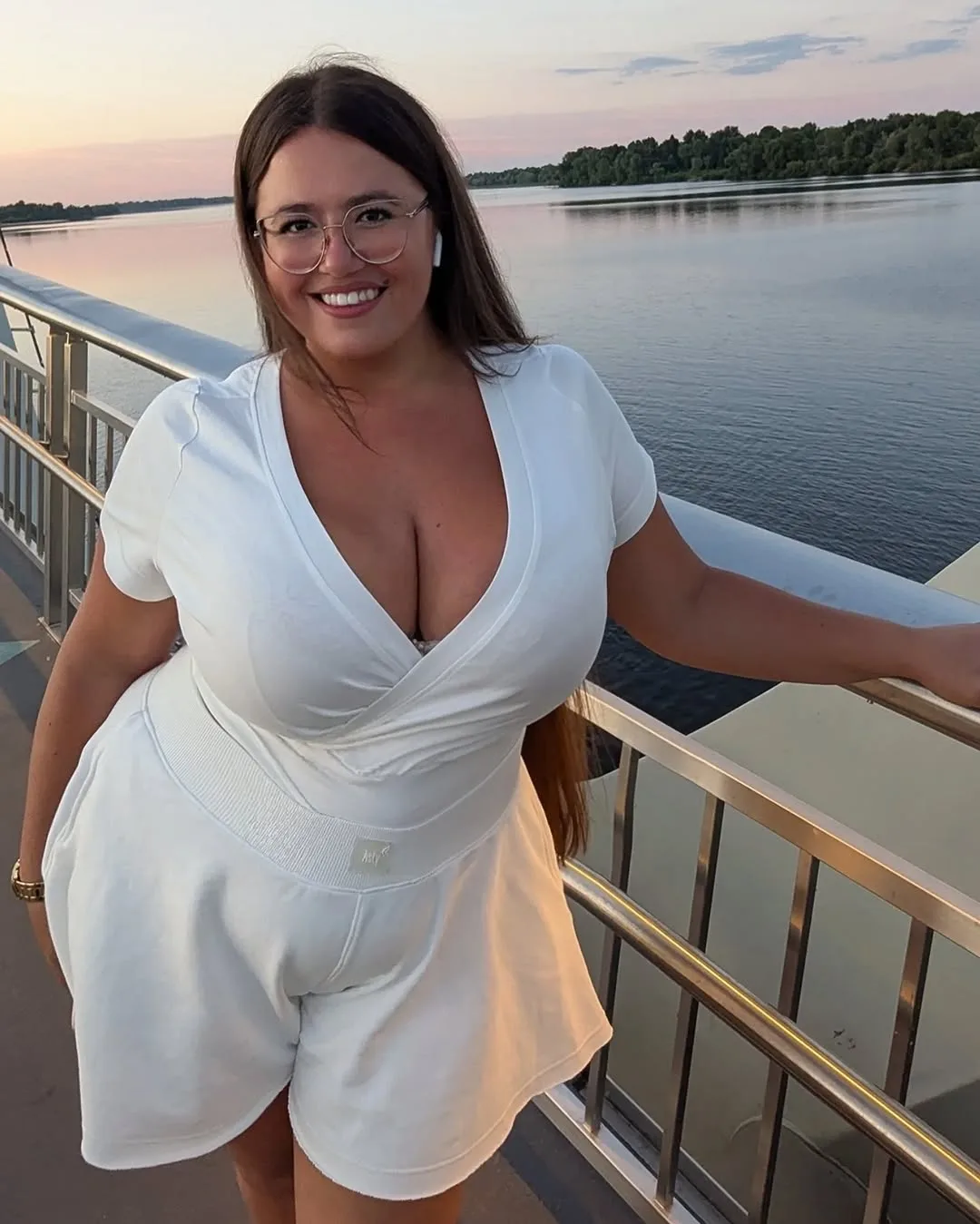 Oksana (OnlyFans) photo 1 — Ukrainian, Brown