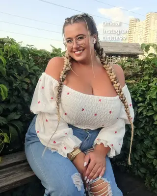 Oksana (OnlyFans) photo 2 — Brown, Chubby