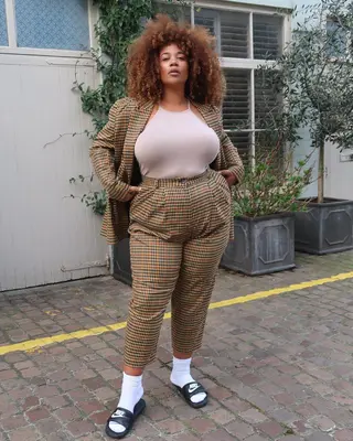 Olivia Campbell photo 10 — Brown, Black