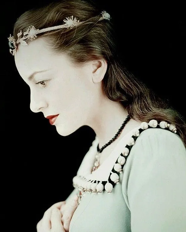 Olivia De Havilland photo 13 — American),  (British),  (French, Caucasian
