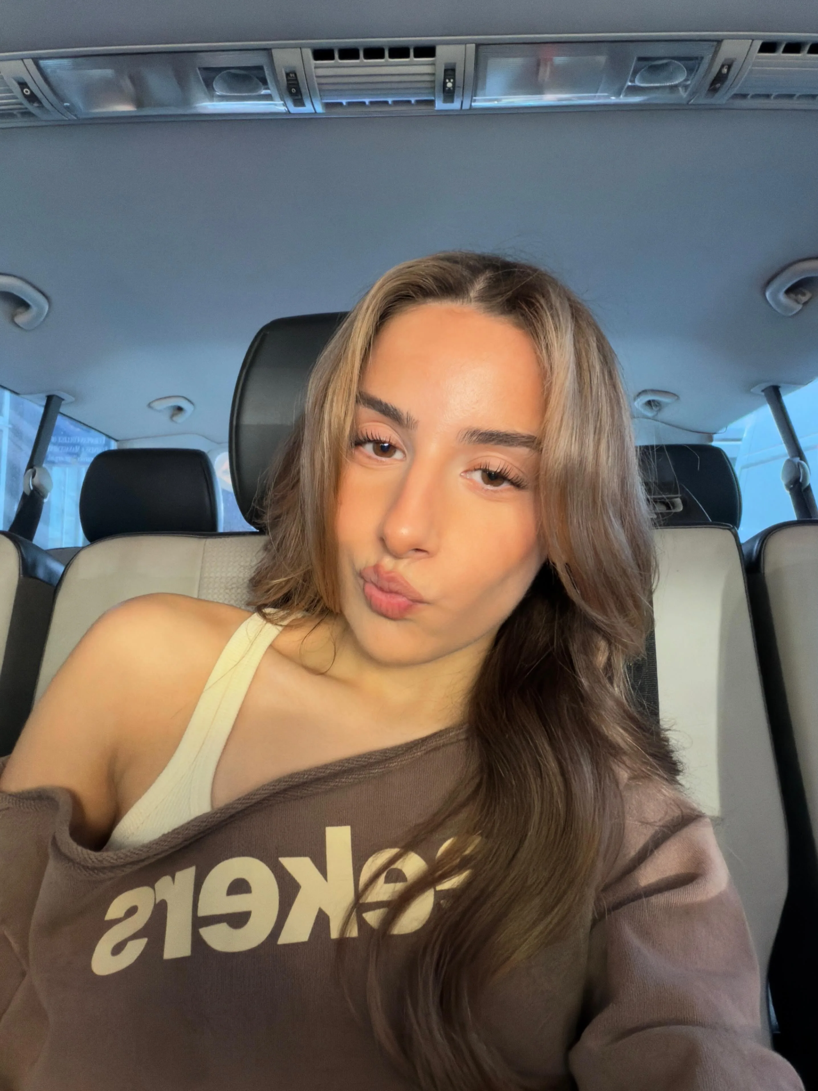 Olivia Dimartino photo 3 — Slim, Brown