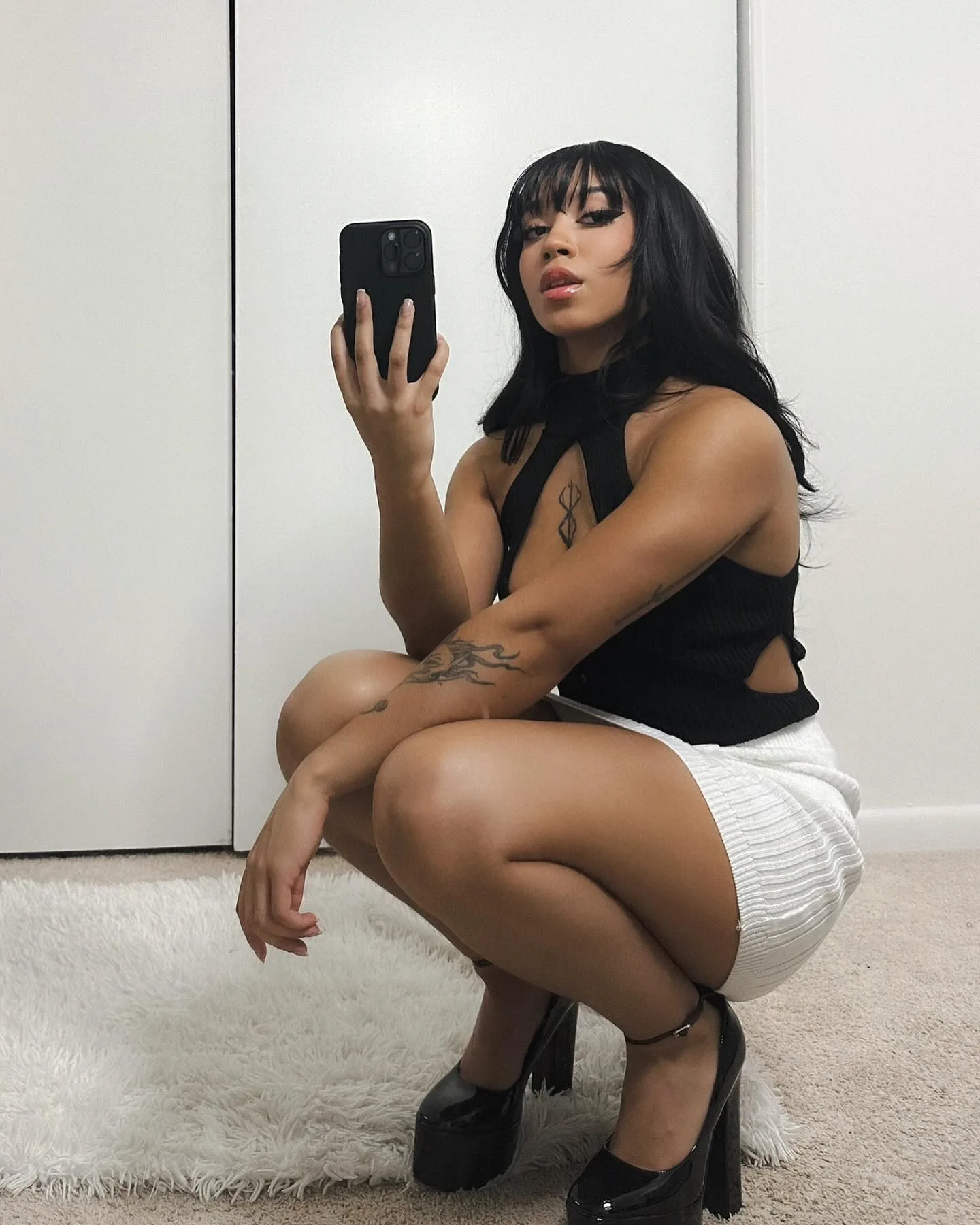 Olivia S Frizzy photo 2 — Black, Muscular