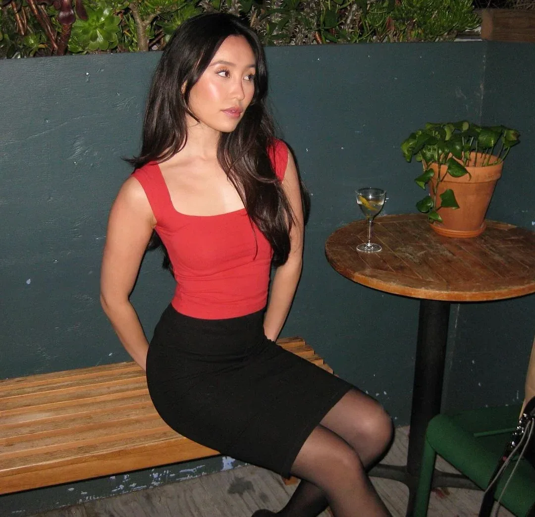 Olivia Sui photo 9 — Slim, Brown