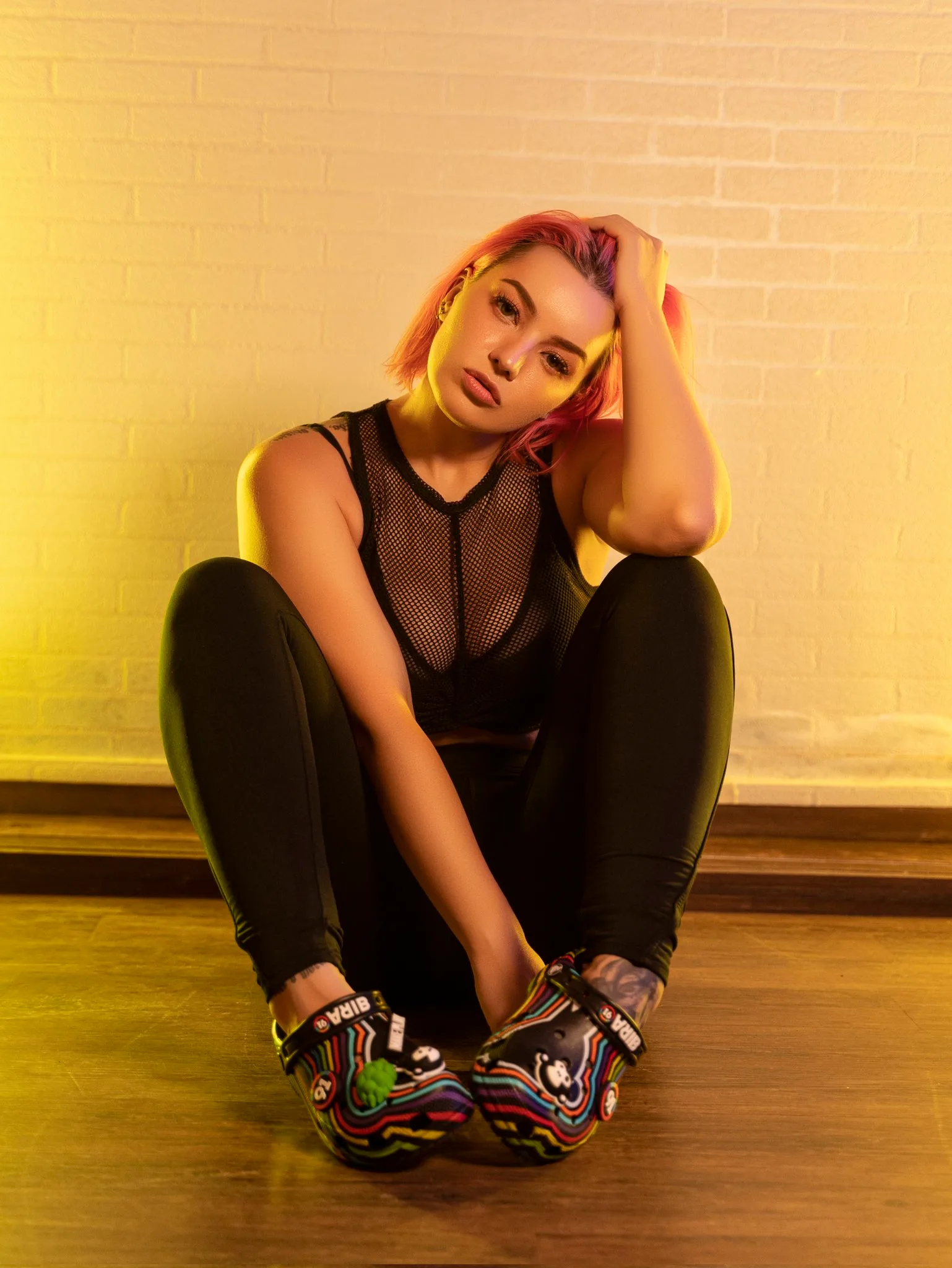 Olly Esse photo 5 — Caucasian, Artist, Musician:  DJ, Sportswoman: Weightlifter