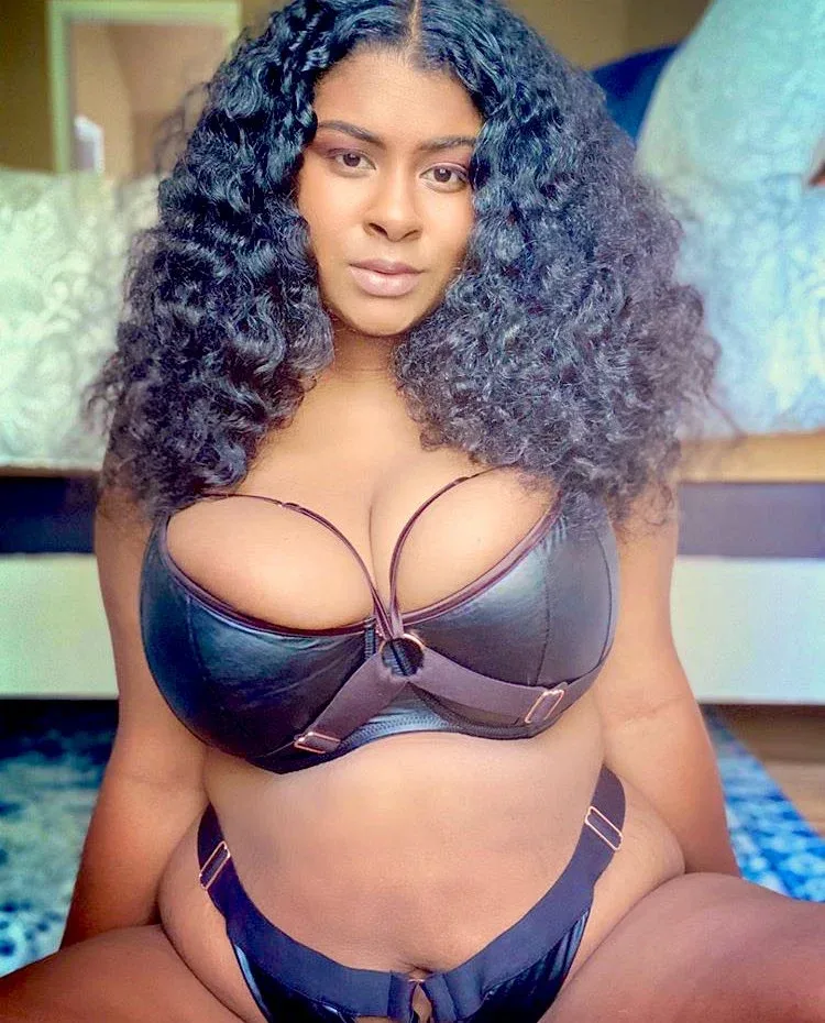 OnlyJustOmi photo 1 — American, Brown