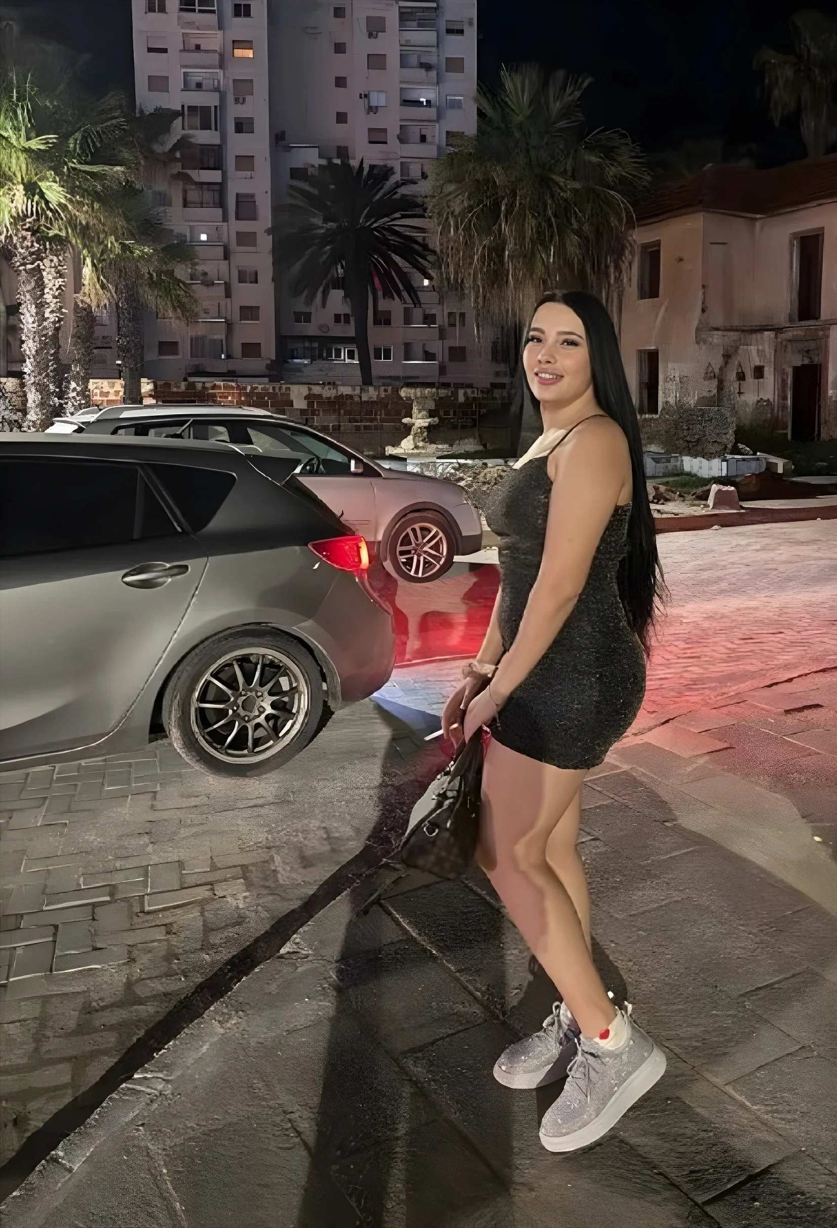 Ozge Nur Cicek photo 2 — Black, Average