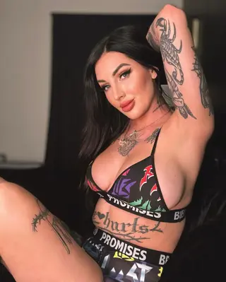 Paige Amaze photo 3
