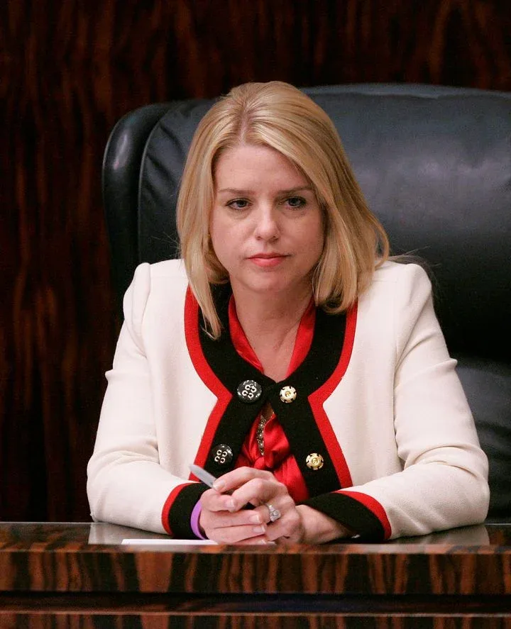 Pam Bondi photo 1 — American, Blonde