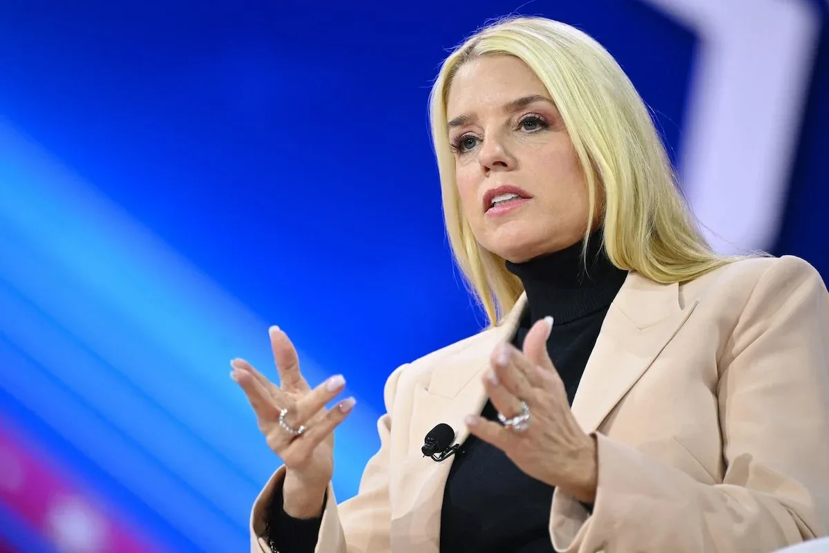 Pam Bondi photo 5 — Caucasian, Activist, Lawyer, Politician