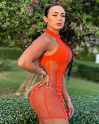 Paola Macias photo 1 — Colombian, Brown