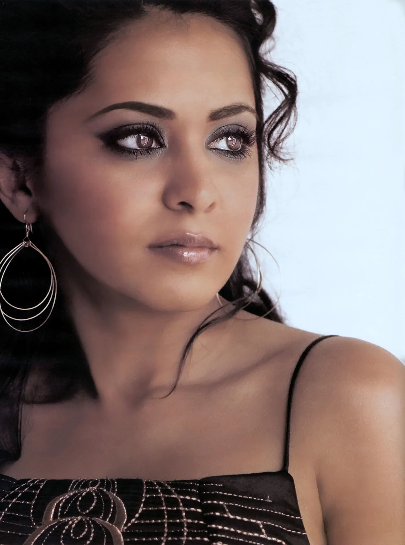 Parminder Nagra photo 2 — Black, Slim