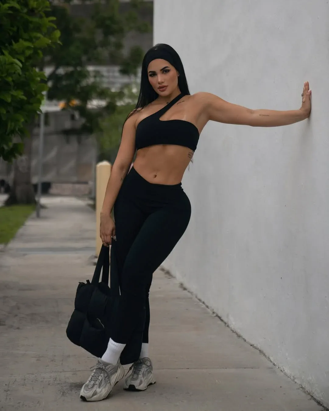 Paulina Cruz photo 4 — Brown, Latin