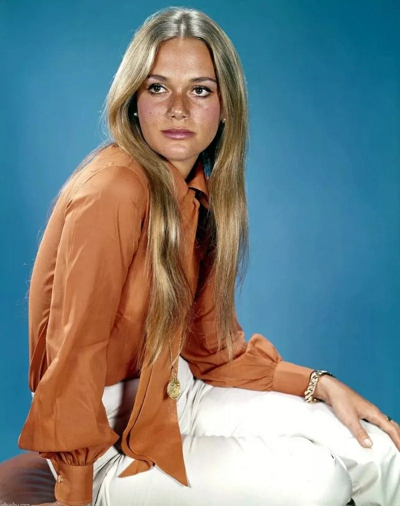 Peggy Lipton photo 3 — Brown, Caucasian