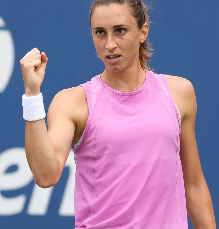 Petra Martic photo 7 — Croatian, Brown