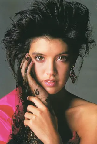 Phoebe Cates photo 8 — Brown, Slim