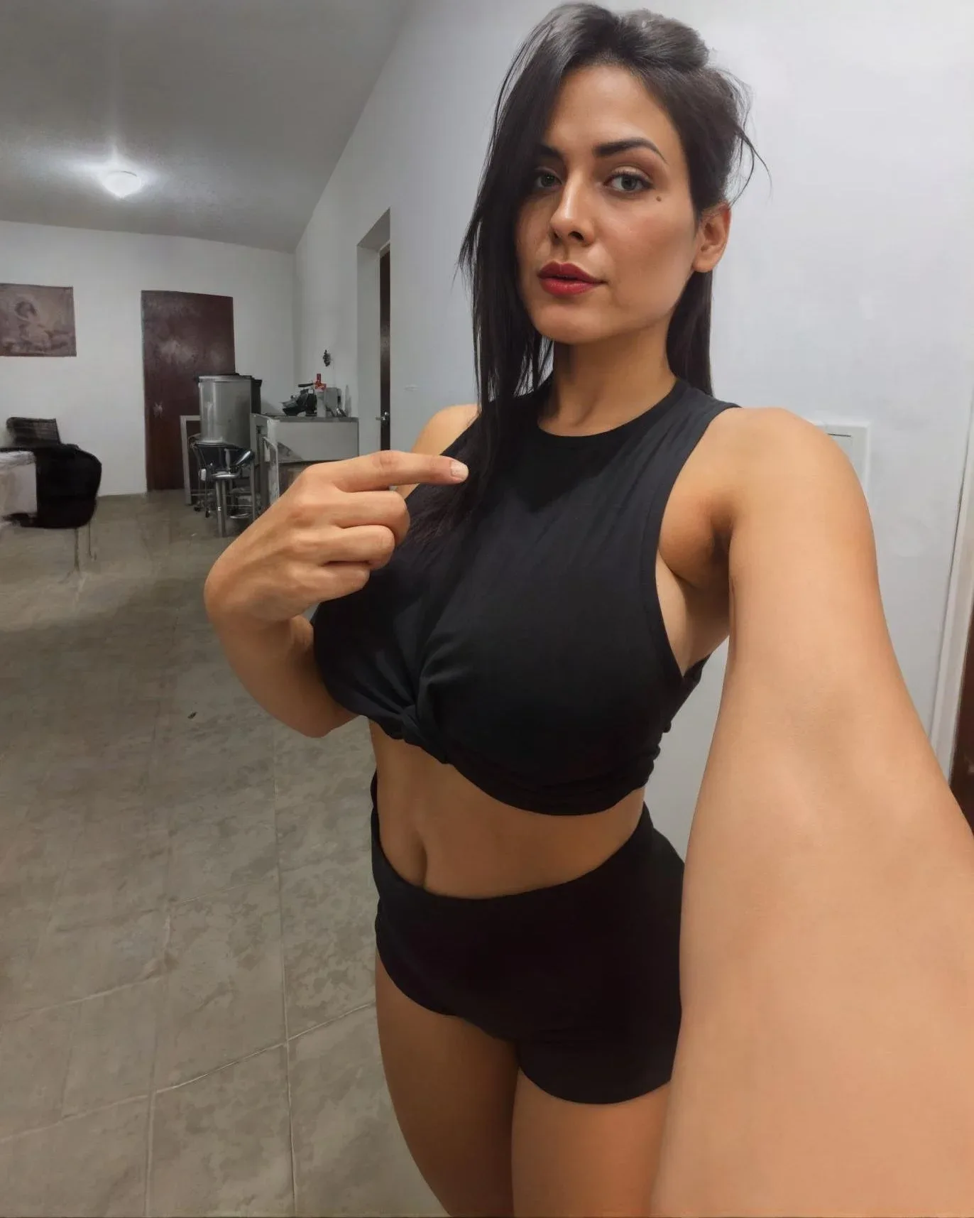 Phoenix Wilde photo 3 — Muscular, Hazel