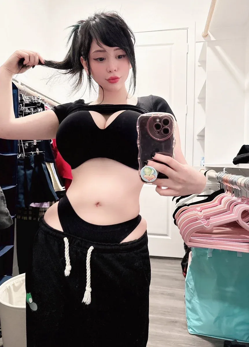 Pinkchyu — Adult Model, Cosplayer, Gamer, Influencer, TikTok Star, YouTuber, American), (German