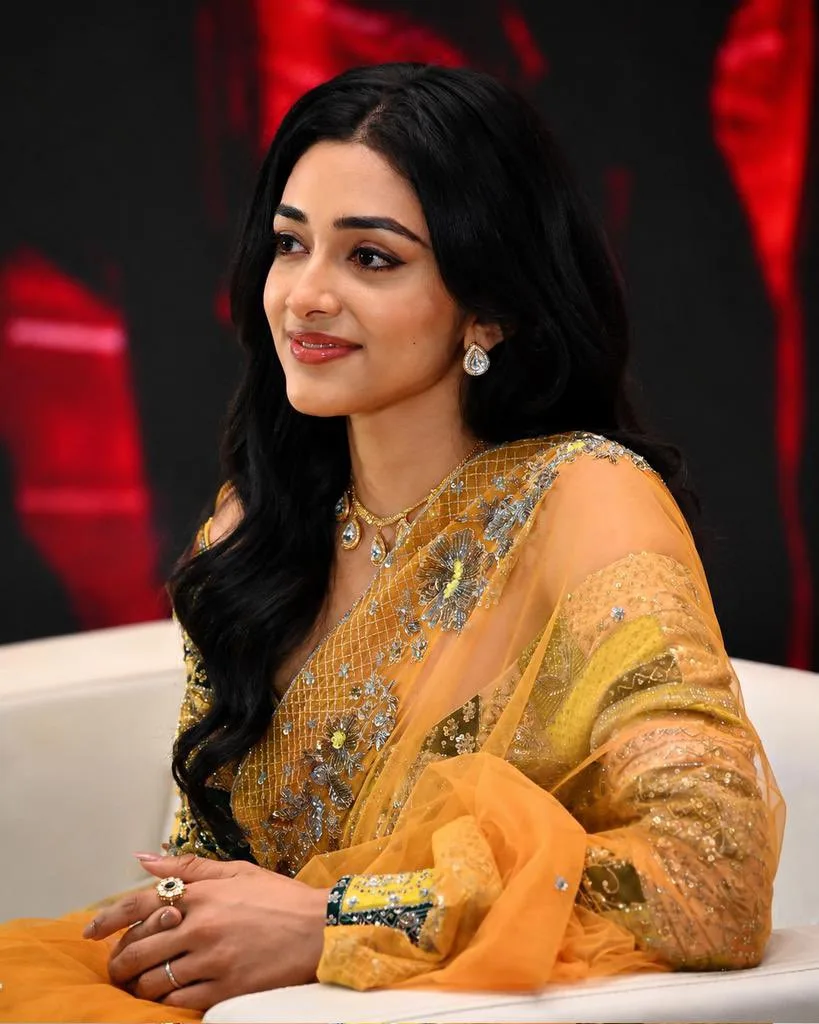 Preity Mukhundhan photo 16 — Brown, Middle Eastern
