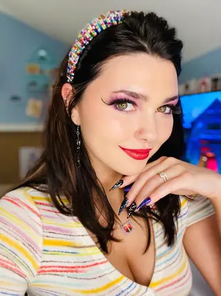 Prim ASMR photo 2 — Average, Caucasian