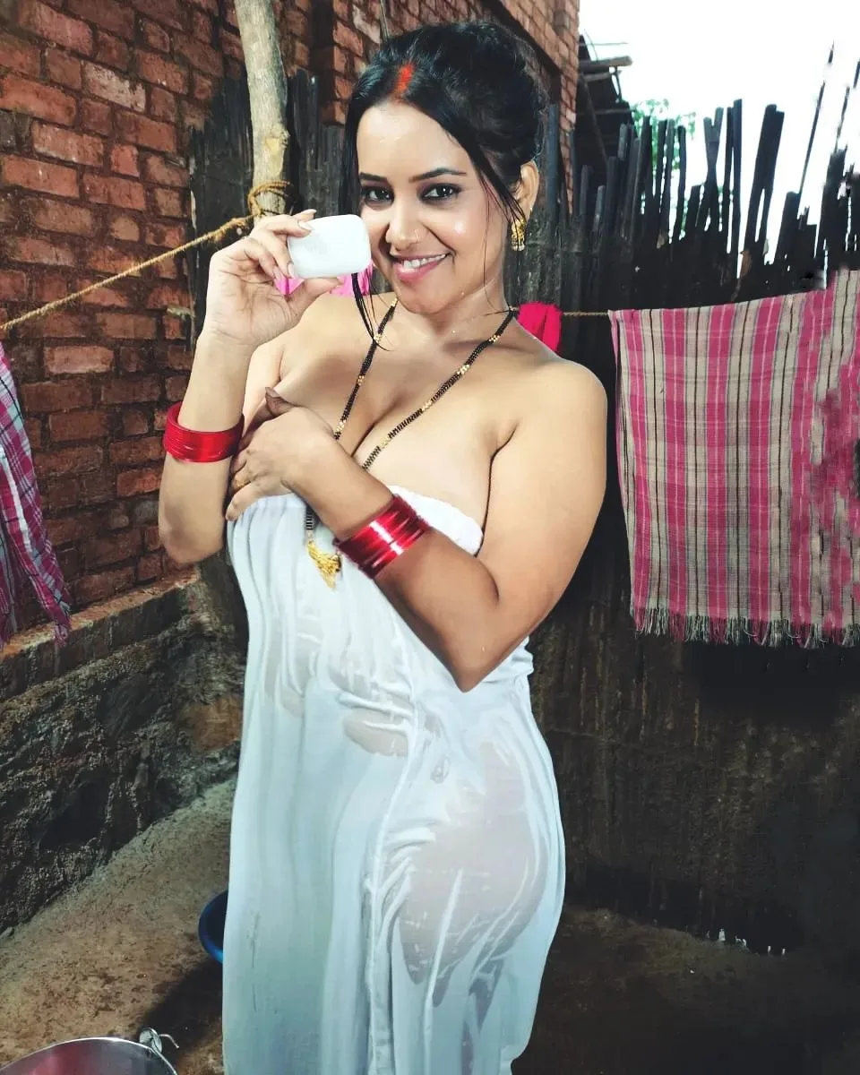 Priya Gamre photo 9 — Chubby, Brown