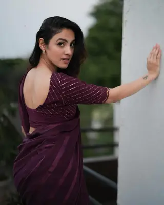 Priyanka Kholgade photo 4 — Brown, Asian