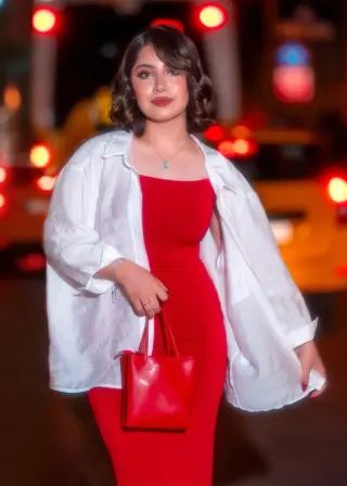 Qamar Altaey photo 2 — Black, Average