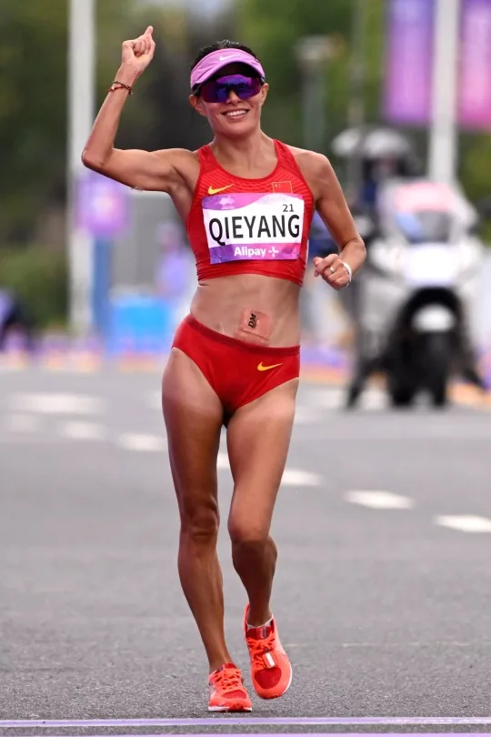 Qieyang Shijie — Sportswoman, Chinese