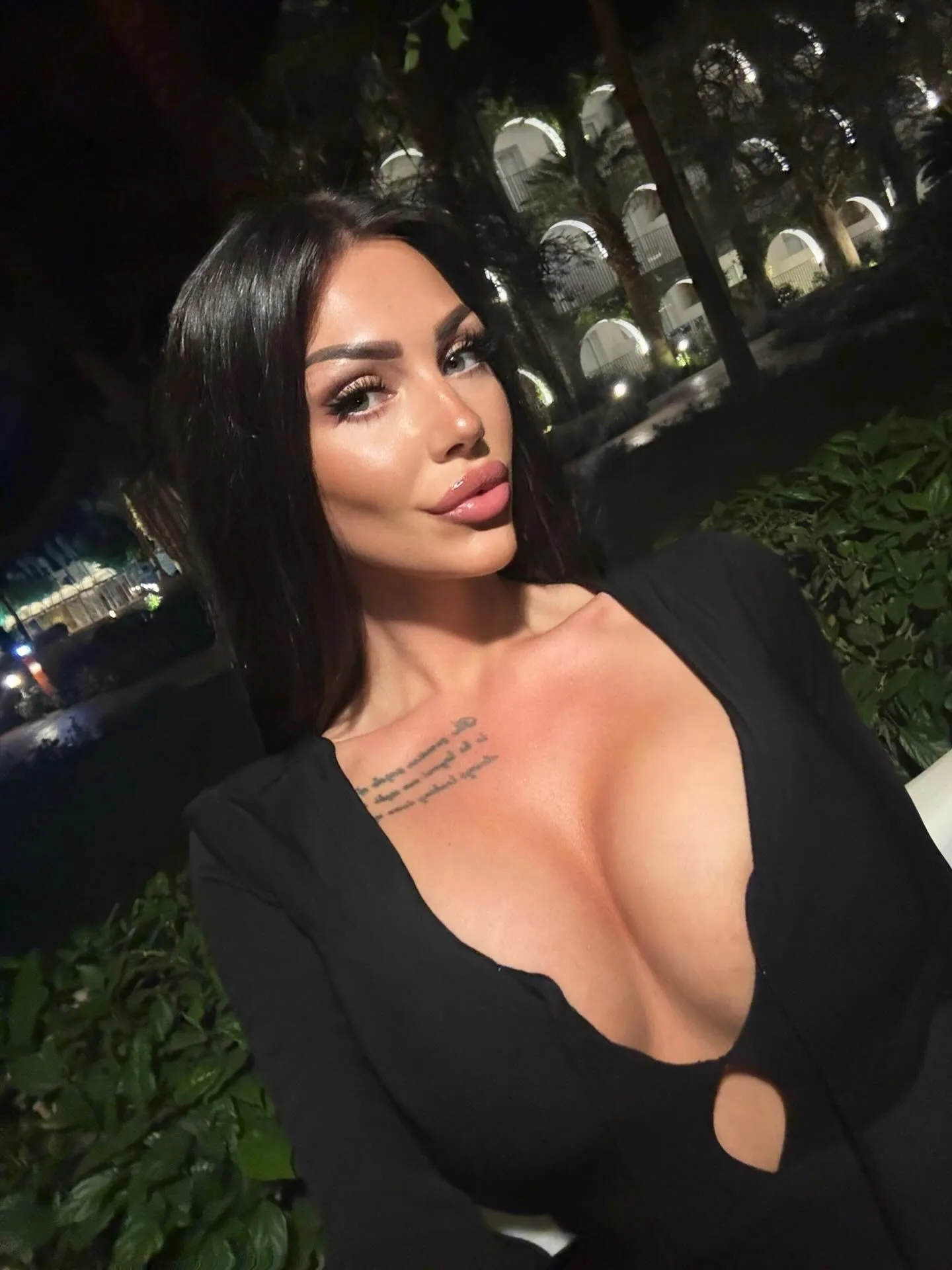 Qna Sotirova photo 3 — Caucasian, Brown