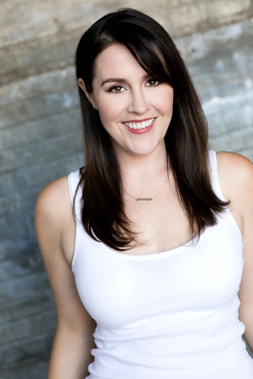 Rachael MacFarlane photo 8 — Black, Average