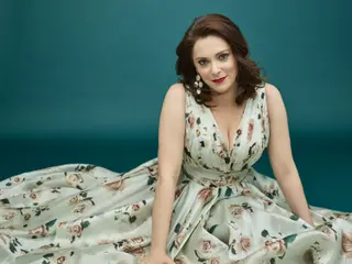 Rachel Bloom photo 8 — Brown, Chubby